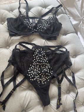 VICTORIA’S SECRET Custom Unlined Demi Bra & High Waist Garter Thong, 32D & Small